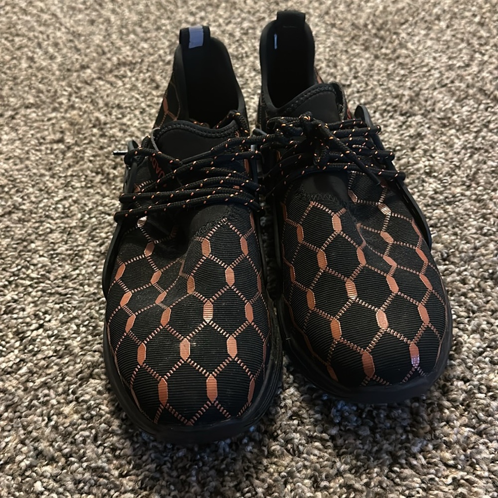 LIGHTWEIGHT STEEL TOE SNEAKERS